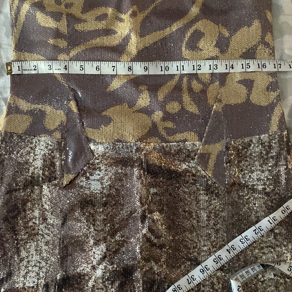 Gold and sequins Mini dress - Picture 7 of 11
